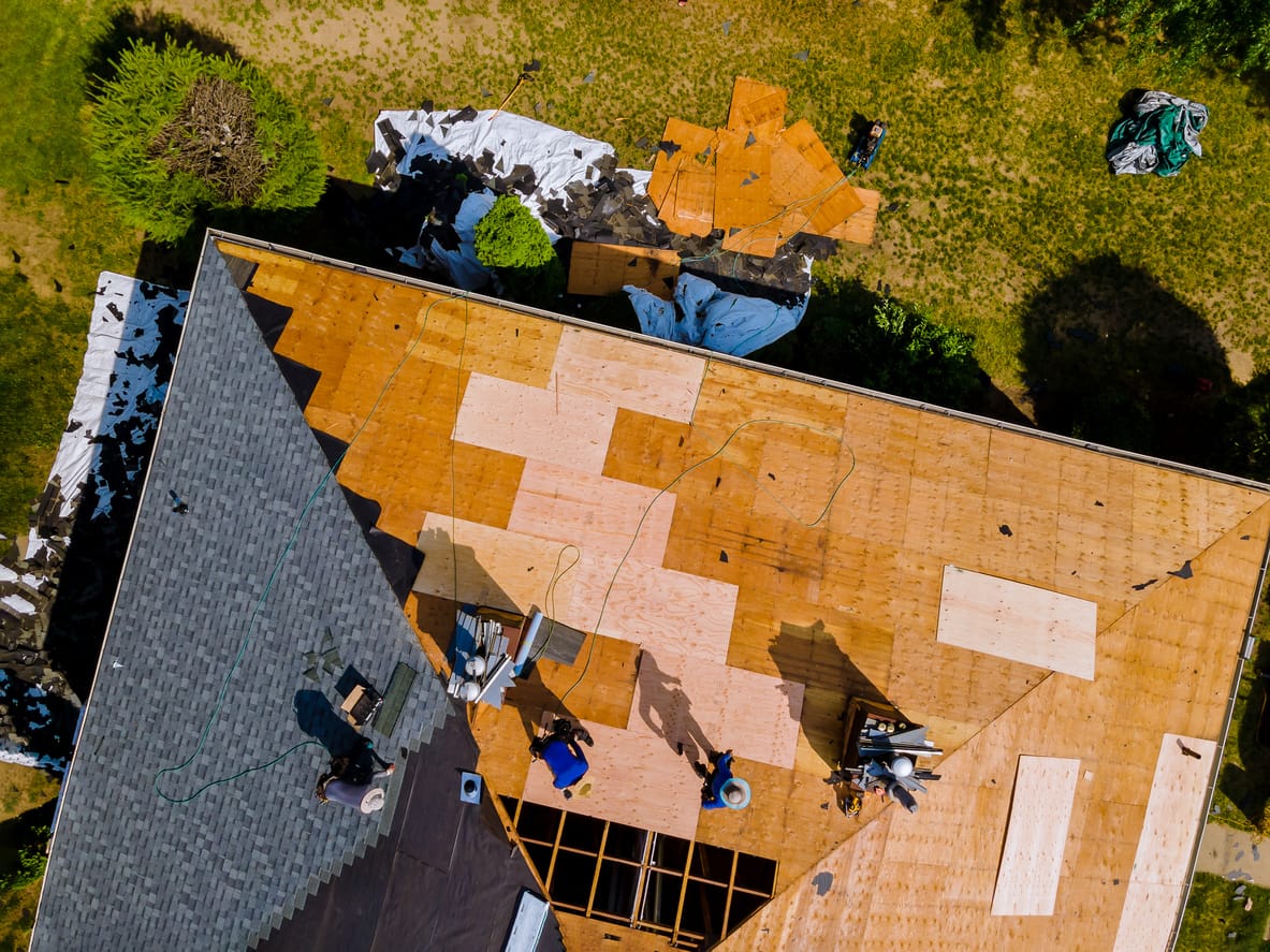 What Is a Roofing Contractor